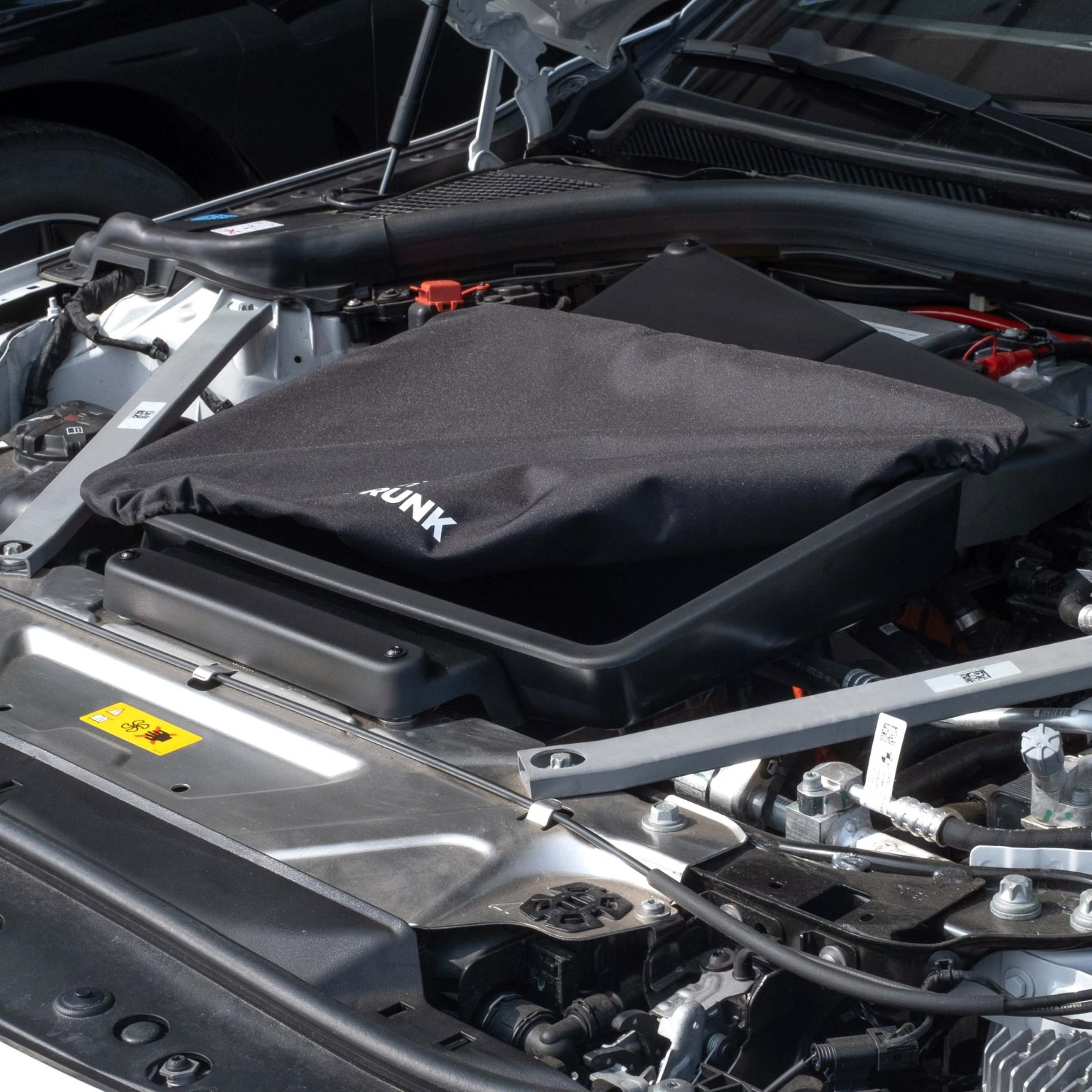 BMW i4 eDrive 35/40 without M Sport suspension Image