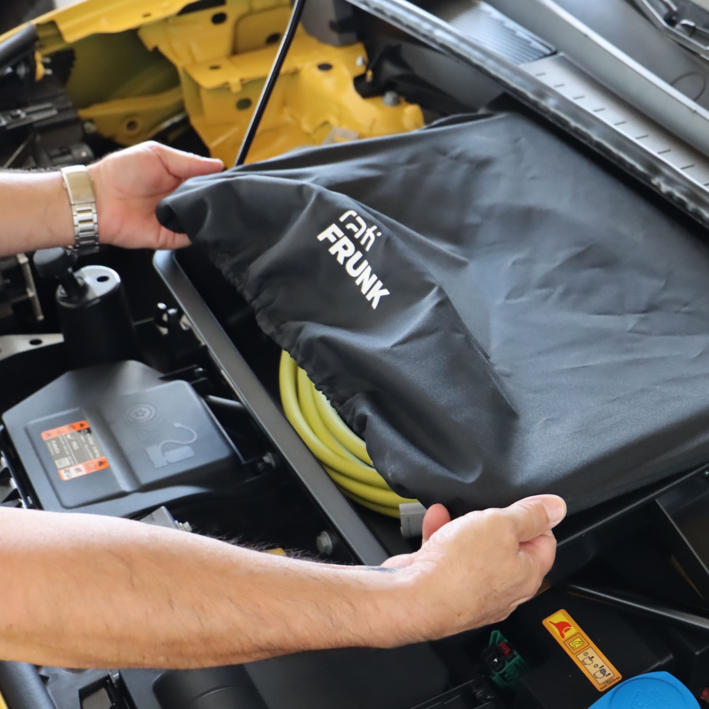 Supplied with protective cap Image