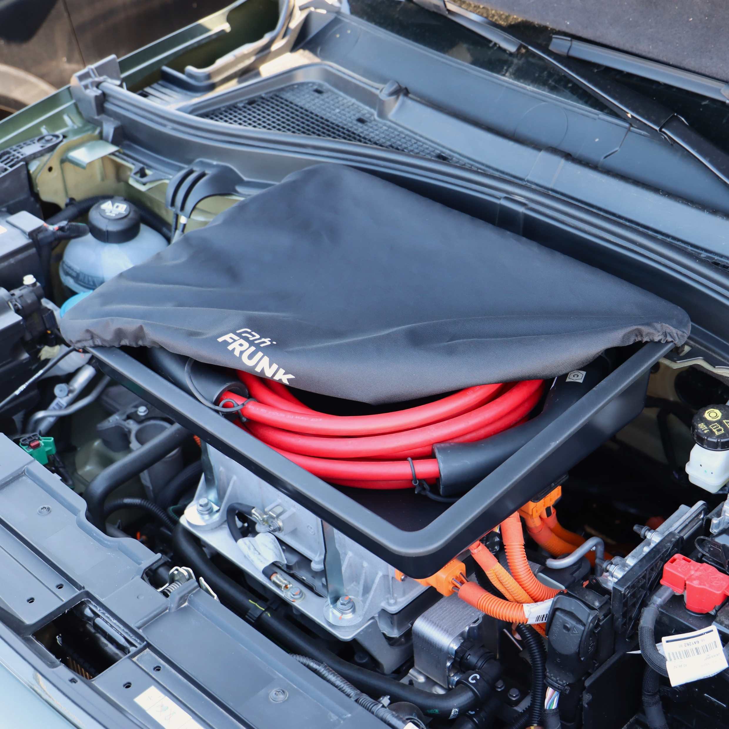 Front trunk for extra storage space Image